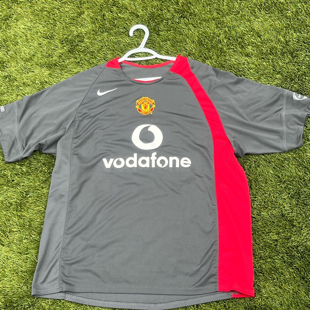 Manchester United men’s 2004-05 training jersey in good condition size large L